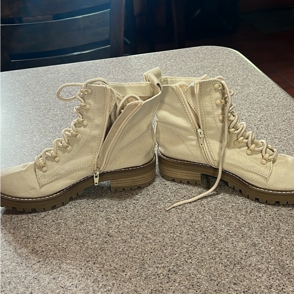 Cream canvas target boot size 8 - Picture 5 of 5